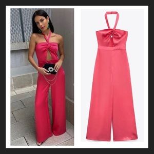 Zara SATIN EFFECT CUT OUT DETAIL HALTER WIDE LEG
JUMPSUIT